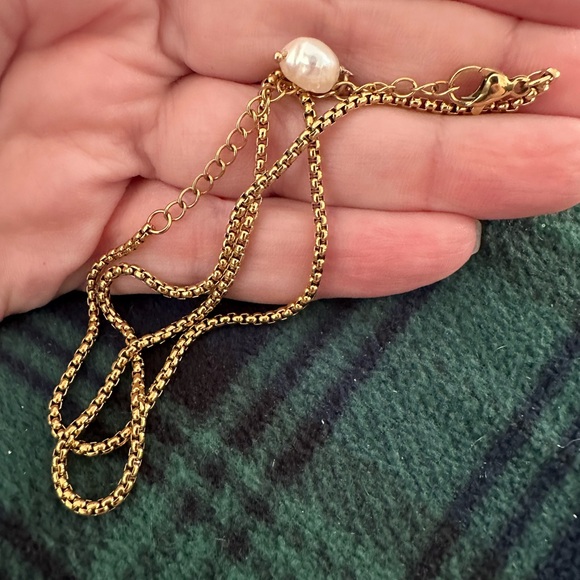 Gold Chain Necklace with Pearl Pendant - Picture 6 of 7